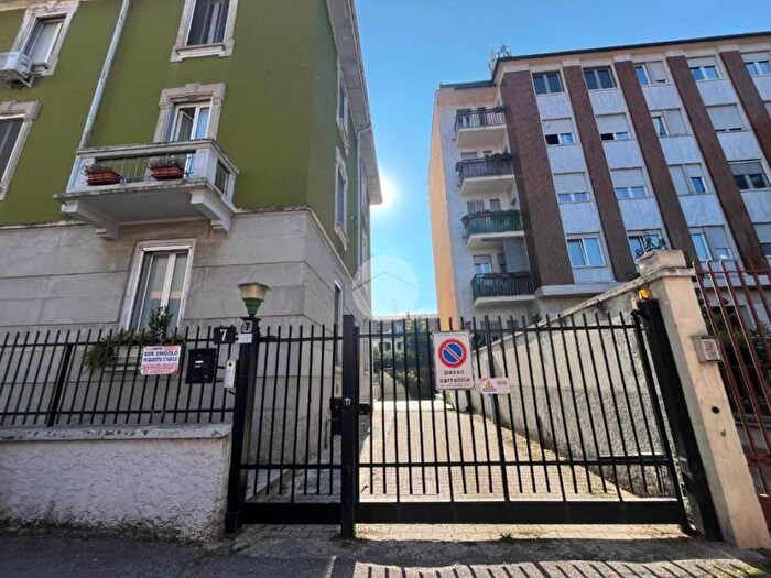 Casa in vendita in Via Terni, Baggio, Milano