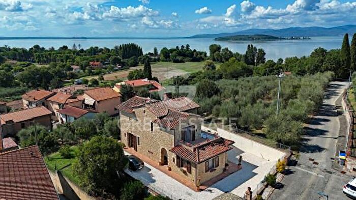 Casa con 6 locali in vendita in Via Sacco E Vanzetti, Magione