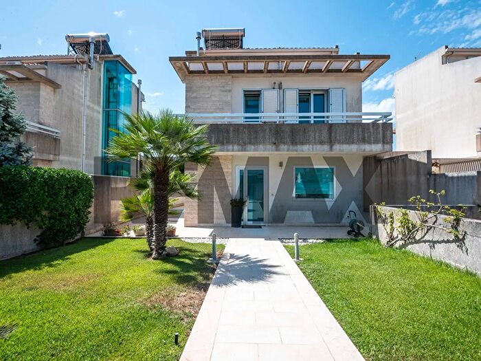 Casa con 9 locali in vendita in Via Palmiro Togliatti a, Ragusa