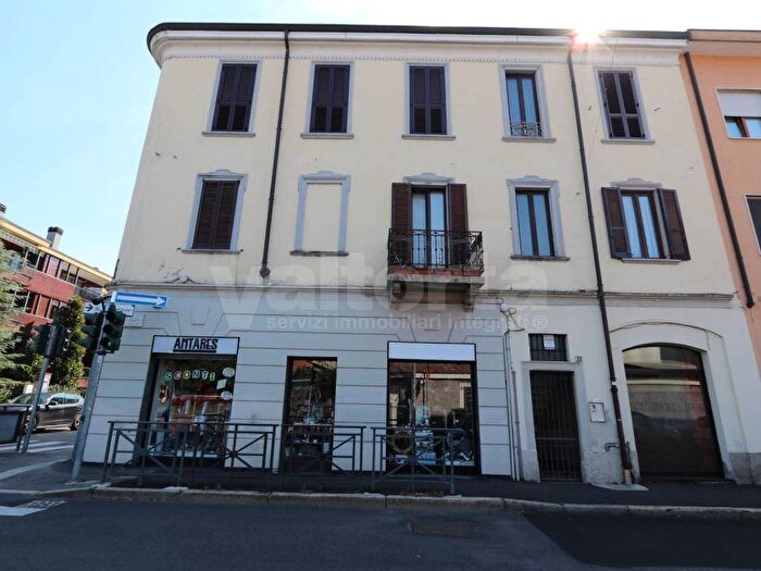 Case in Vendita e in Affitto - 2