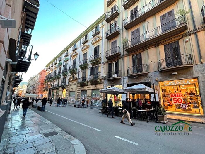 Appartamento trilocale in affitto in Via Trabia, Castellammare, Palermo