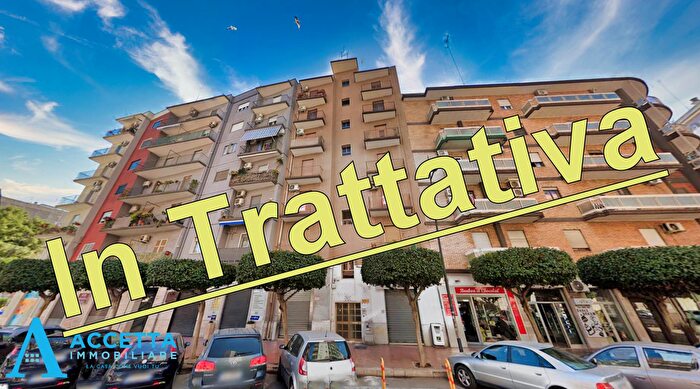 Appartamento quadrilocale in vendita in Viale Liguria, Taranto