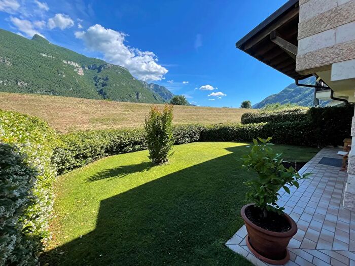 Casa con 5 locali in vendita in Avio
