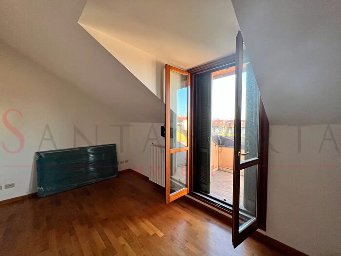 Casa bilocale in affitto in Piazza Giovine Italia, Milano