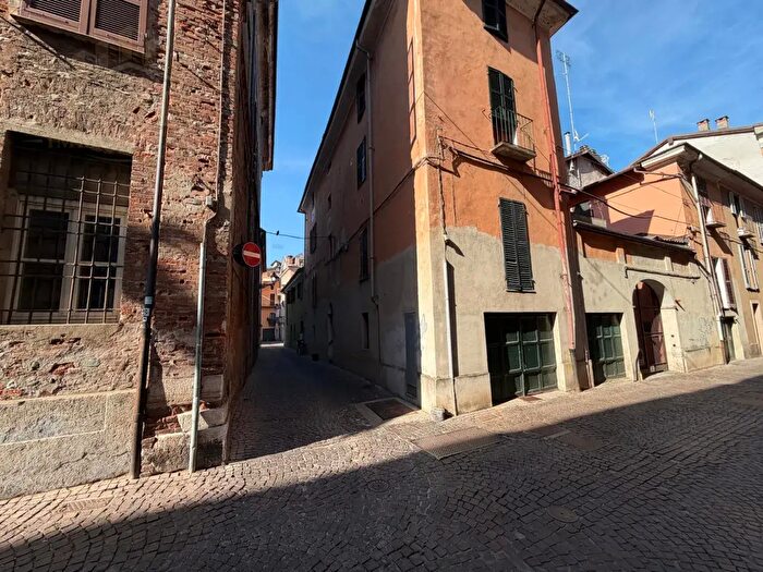 Appartamento con 5 locali in vendita in Via Alba, Cuneo