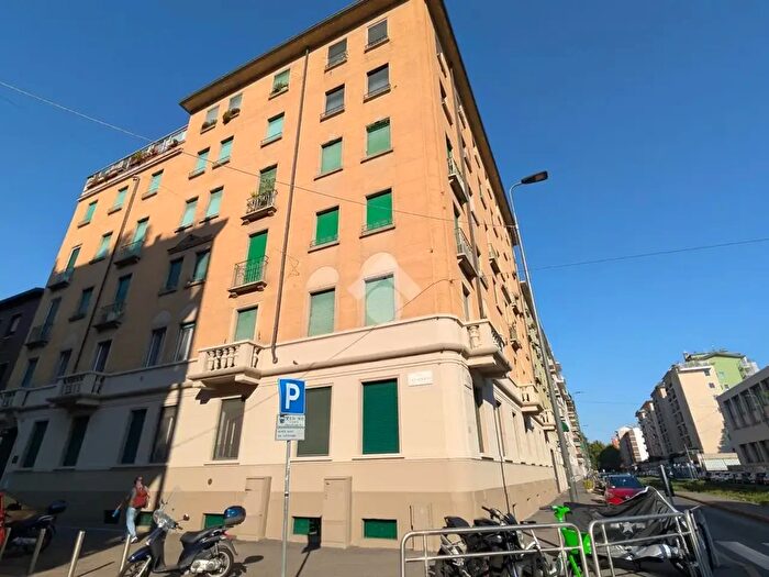 Appartamento trilocale in vendita in Via Lattanzio, Milano
