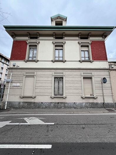Casa con 10 locali in vendita in Viale Milano, Gallarate