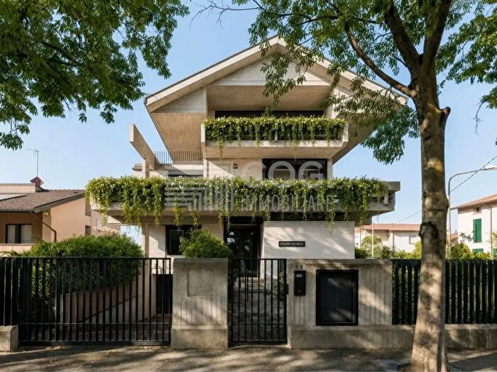 Casa con 6 locali in vendita in Solarolo