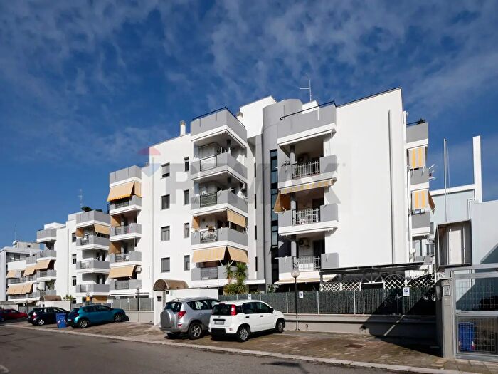 Appartamento trilocale in vendita in Strada del Quadrifoglio, Bari