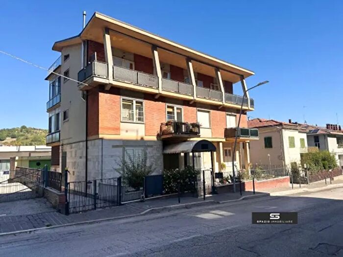 Appartamento trilocale in vendita in Viale Giovanni Bovio, Teramo
