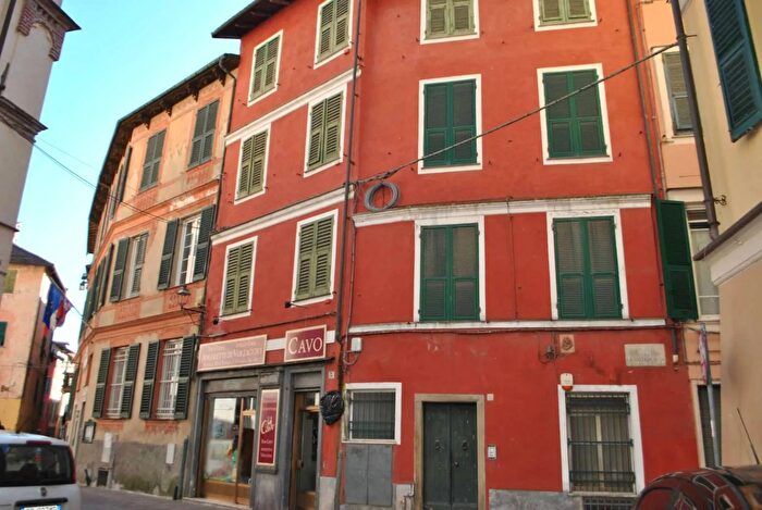 Appartamento bilocale in vendita in Piazza Sinibaldo Scorza Voltaggio, Voltaggio