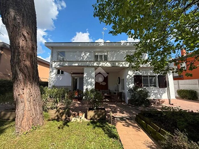 Appartamento trilocale in vendita in Via Moneta, Gerenzano