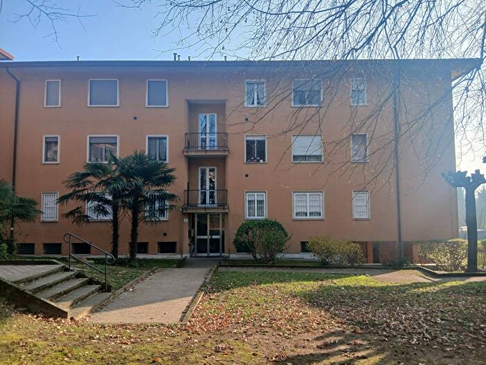 Appartamento trilocale in affitto in Via Fratelli De Grandi, Bizzozzero, Varese