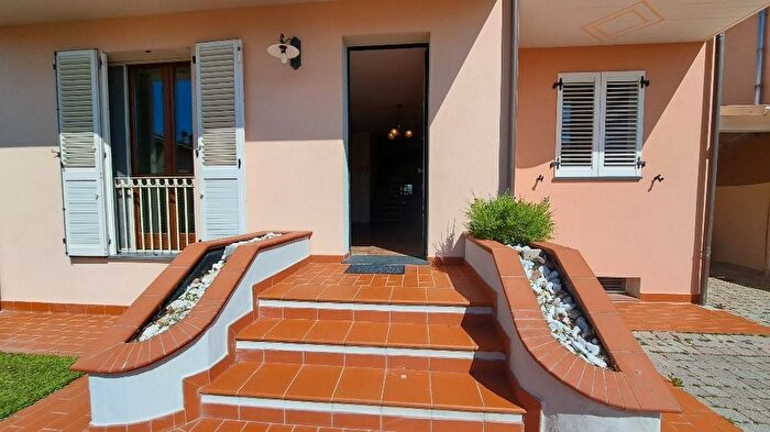 Casa con 10 locali in vendita in San Giuliano Terme