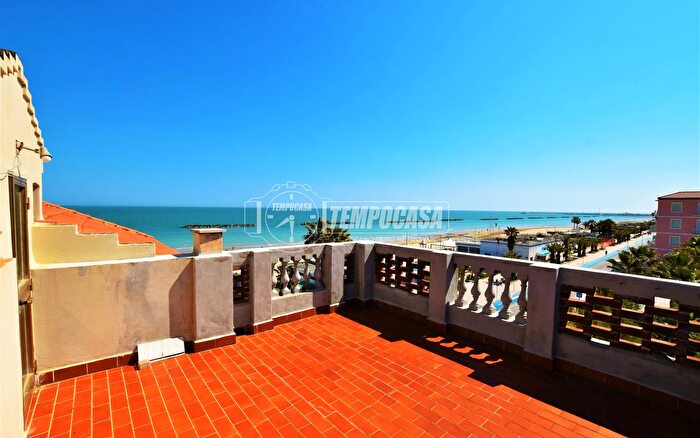 Casa con 5 locali in vendita in Lungomare Antonio Gramsci, Porto San Giorgio