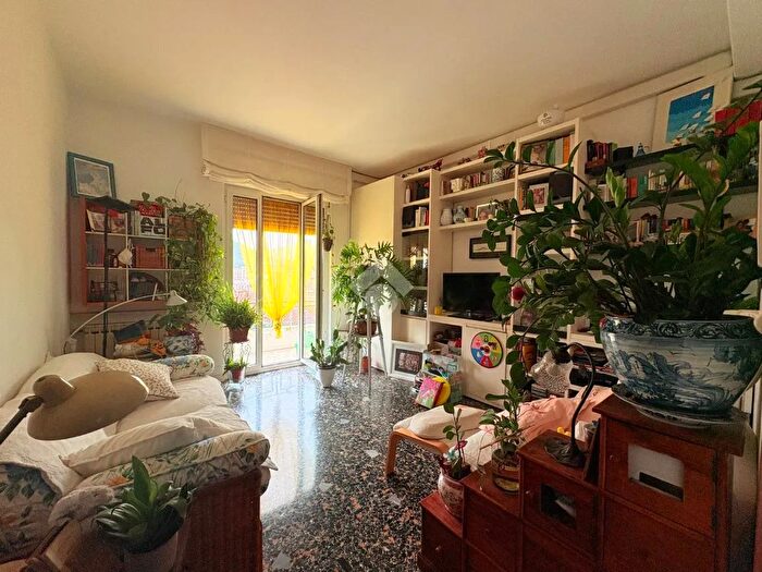 Appartamento trilocale in vendita in Via Filippo Corridoni, Savona