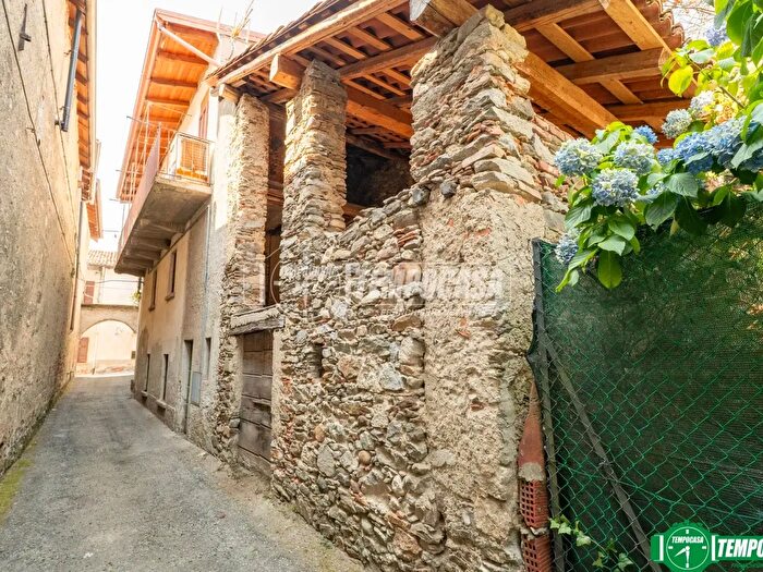 Appartamento bilocale in vendita in Via per Comnago Umberto, Lesa