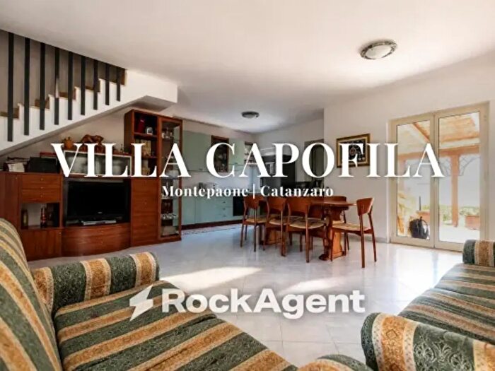 Casa con 6 locali in vendita in Piazza del Sole, Montepaone