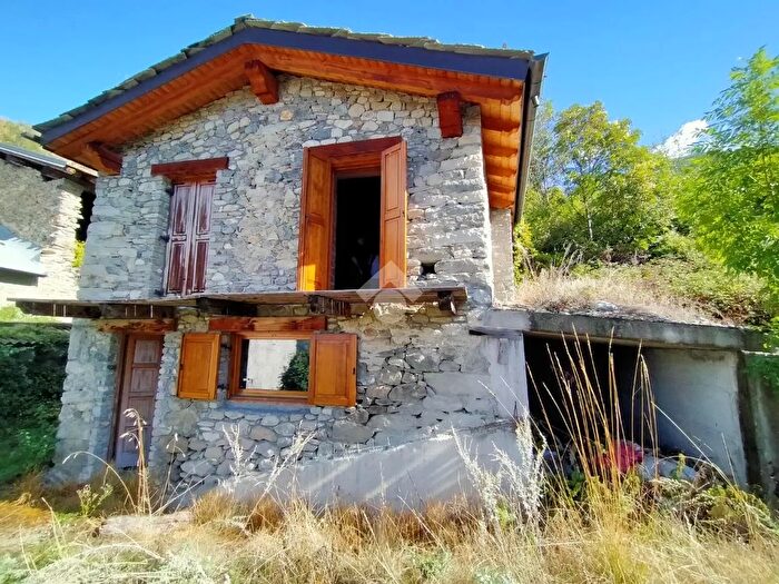 Casa trilocale in vendita in Frazione PorossanLe Triet, Aosta