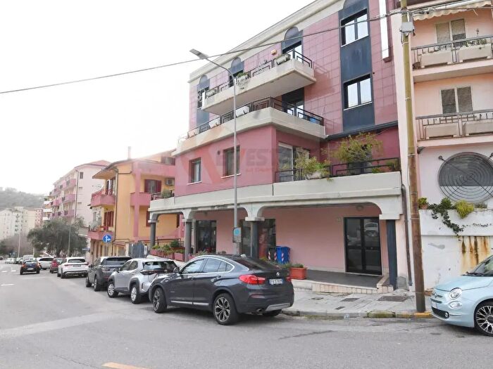 Appartamento trilocale in vendita in Via Mughina, Nuoro