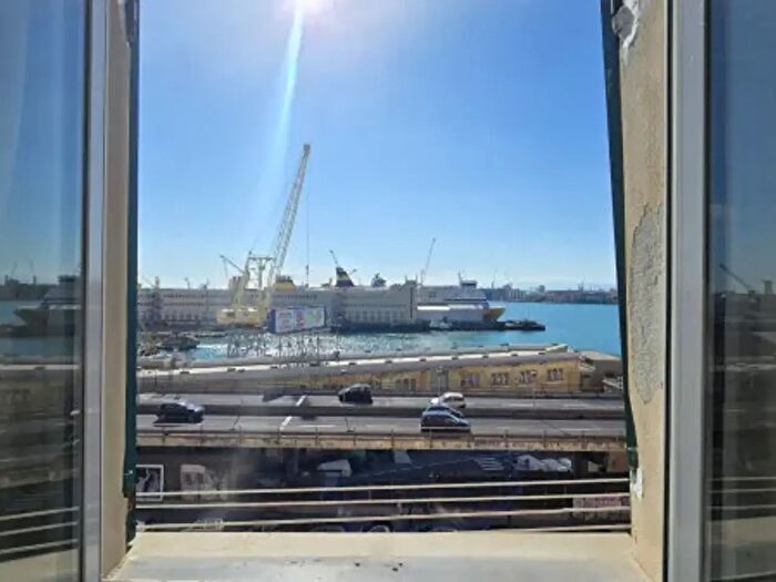 Appartamento trilocale in vendita in Via di Santa Croce, Genova