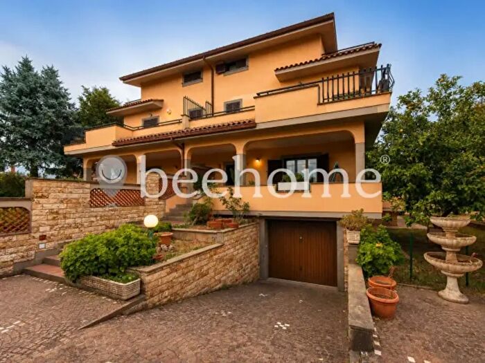 Casa con 6 locali in vendita in Via delle Libellule, Roma