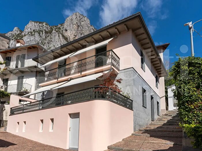 Casa con 5 locali in vendita in Lecco