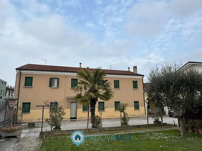 Casa con 7 locali in vendita in Via Sette Martiri, Padova