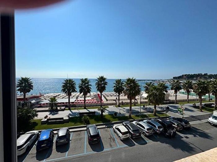 Appartamento quadrilocale in affitto in Corso Giacomo Matteotti, Centro, Varazze