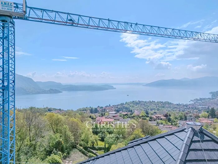 Appartamento quadrilocale in vendita in Via Scavini, Arizzano