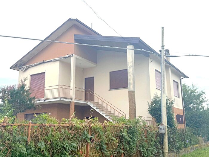 Casa quadrilocale in vendita in Borghetto Di Borbera