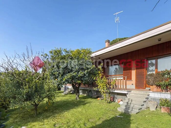 Casa con 7 locali in vendita in Via della Nocetta, Roma