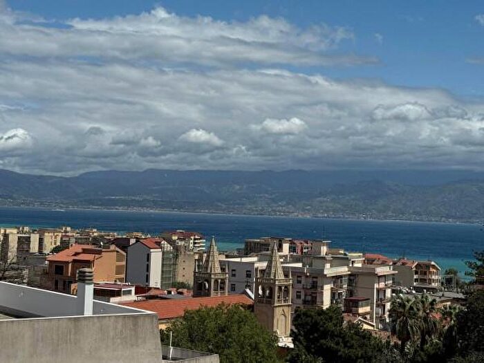 Appartamento trilocale in vendita in Via Adolfo Celi, Messina