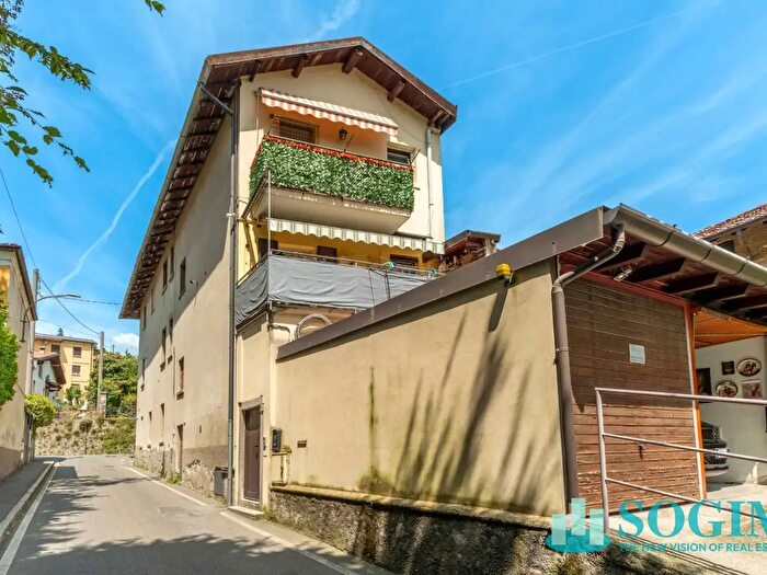 Appartamento trilocale in vendita in Via Cristoforo Colombo, Albese Con Cassano