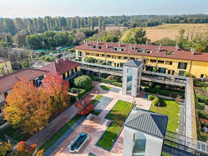Appartamento trilocale in vendita in Viale JF Kennedy, Garbagnate Milanese