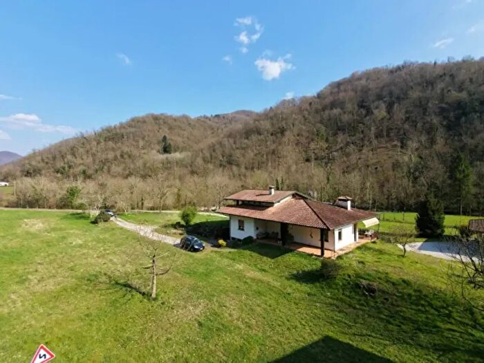 Casa con 6 locali in vendita in San Leonardo