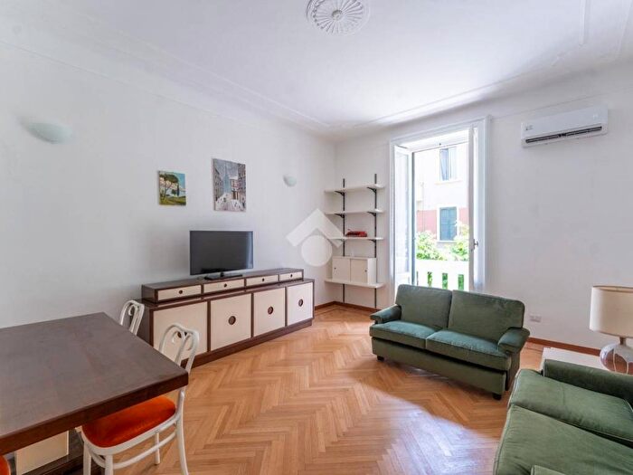 Appartamento trilocale in affitto in Via Francesco Viganò, Garibaldi Corso Como, Milano