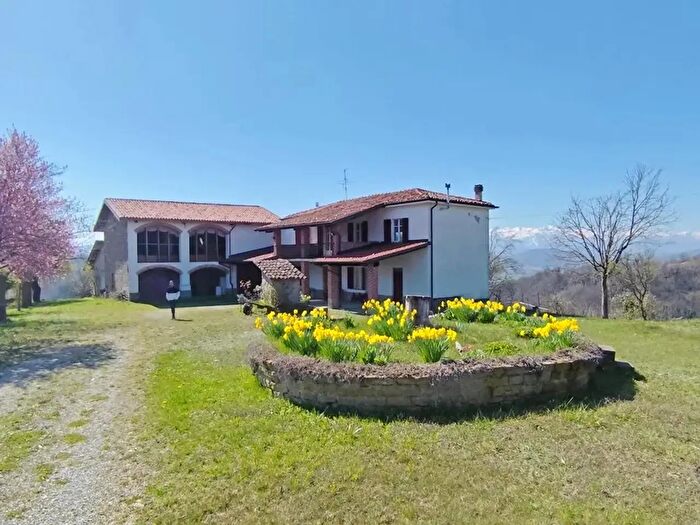 Casa con 7 locali in vendita in Marsaglia