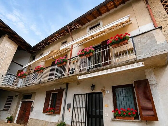 Casa quadrilocale in vendita in Via Sant' Agostino, Bulciago