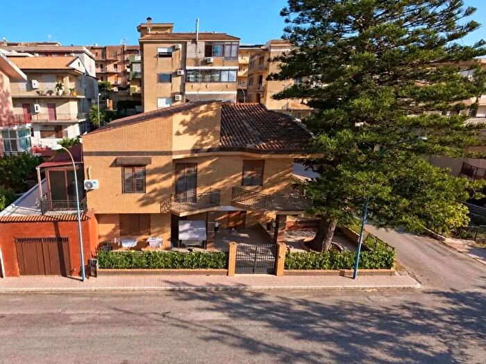 Casa con 12 locali in vendita in Ribera
