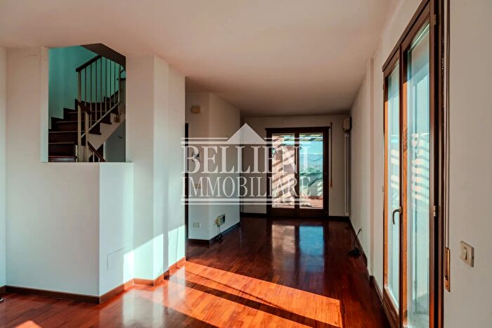 Appartamento quadrilocale in vendita in Viale Montebello della Battaglia, Vicenza