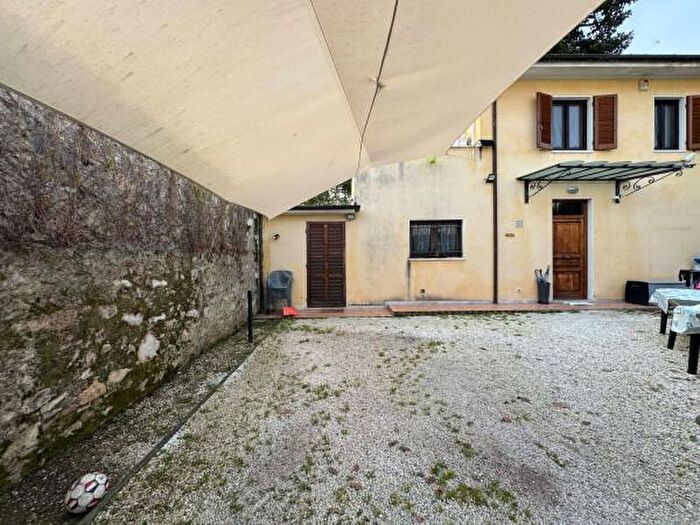 Casa quadrilocale in vendita in Via Sarzanese Valdera, Pietrasanta