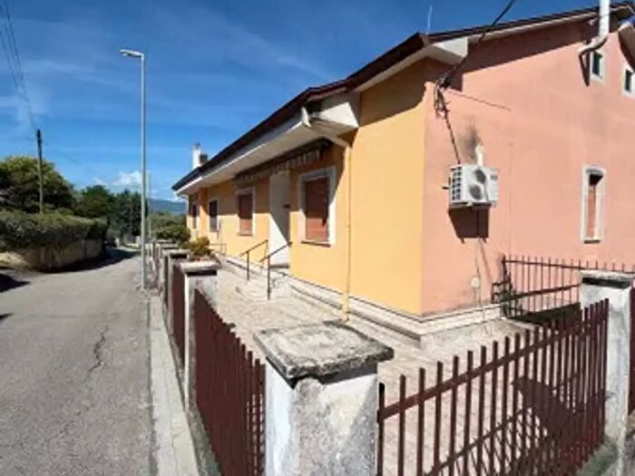 Casa con 5 locali in vendita in Via Ceccano, Frosinone