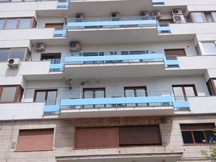 Appartamento con 6 locali in affitto in Via Enrico Albanese, Borgo Vecchio, Palermo
