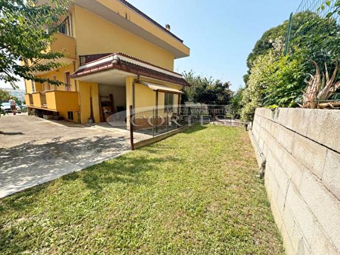 Appartamento con 5 locali in vendita in Via Cesanense, Monte Porzio