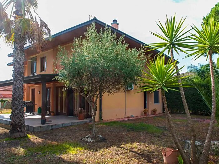 Casa quadrilocale in affitto in Via Sacerdote Messina, Aci SantAntonio