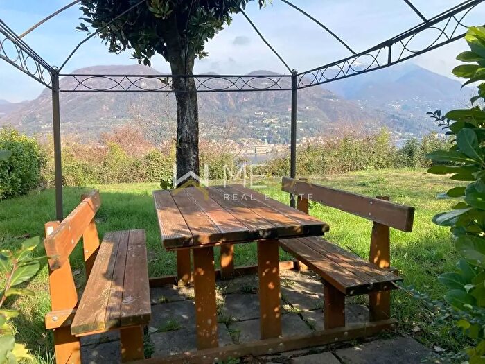 Appartamento bilocale in vendita in Via Zette, Salo