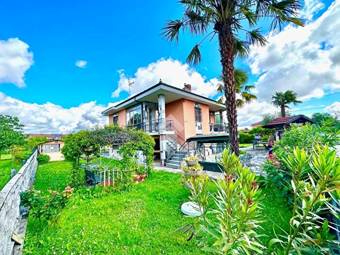 Casa con 6 locali in vendita in Via Alessandrini, Robassomero