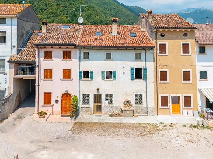 Casa con 8 locali in vendita in Via Orazi, Badia Calavena