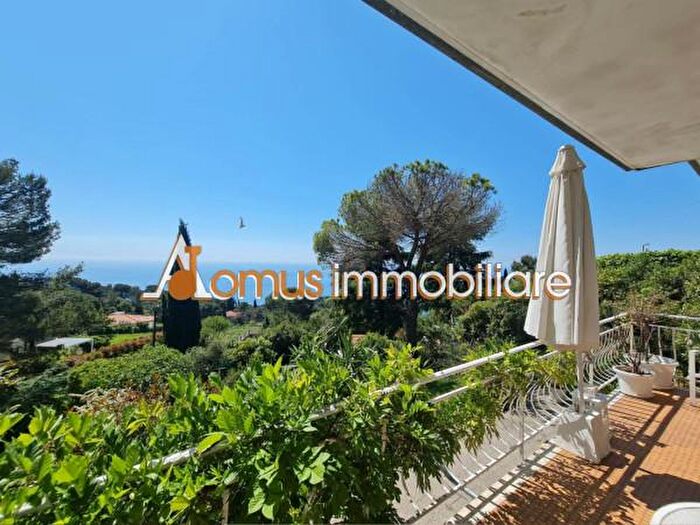 Casa con 6 locali in vendita in Cipressa